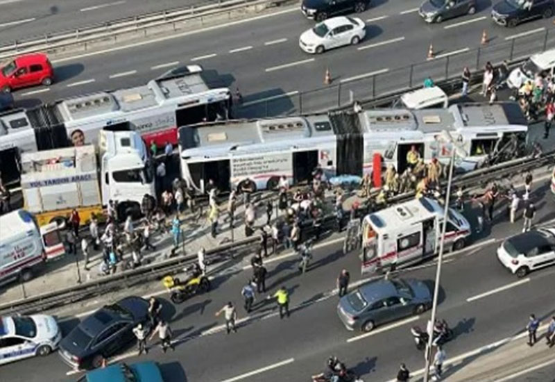 İstanbulda dəhşətli yol qəzası: Ölən və yaralananlar var